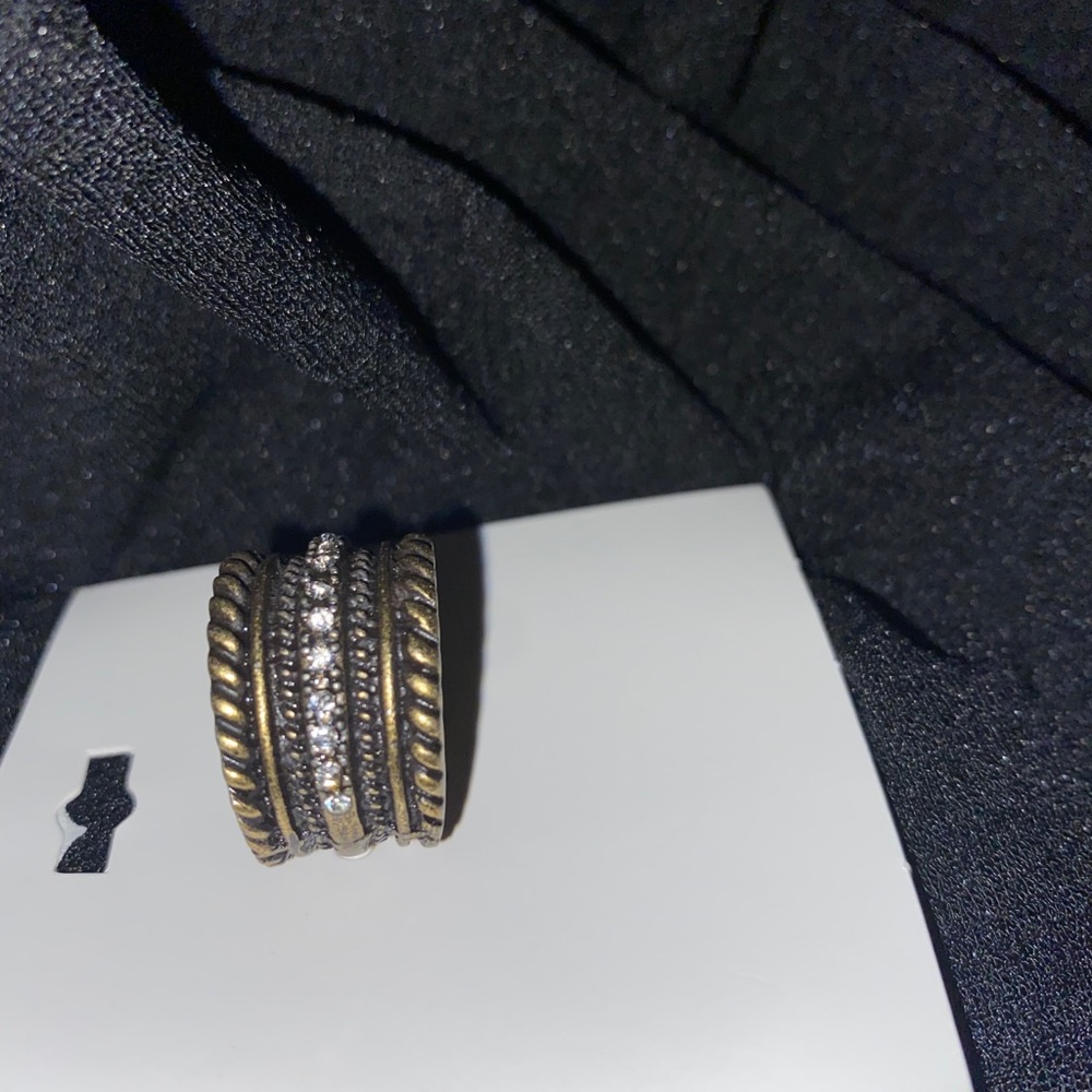 Size 8 ring - Picture 5 of 5